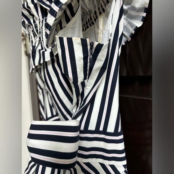 Kate spade size 8 striped light weight but good structure belted top - Picture 2 of 4